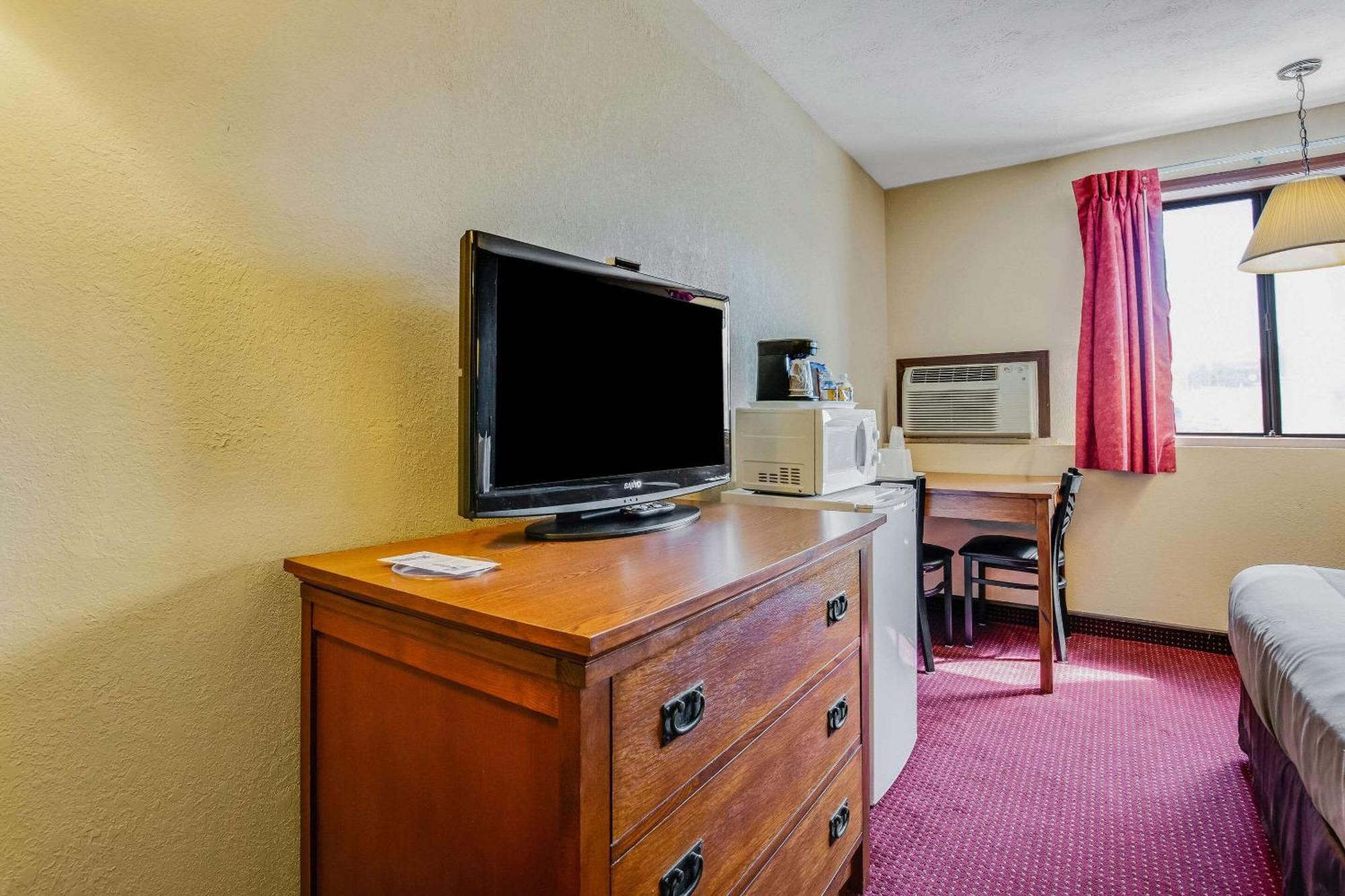 Econo Lodge Junction City I-70 Near Fort Riley Extérieur photo
