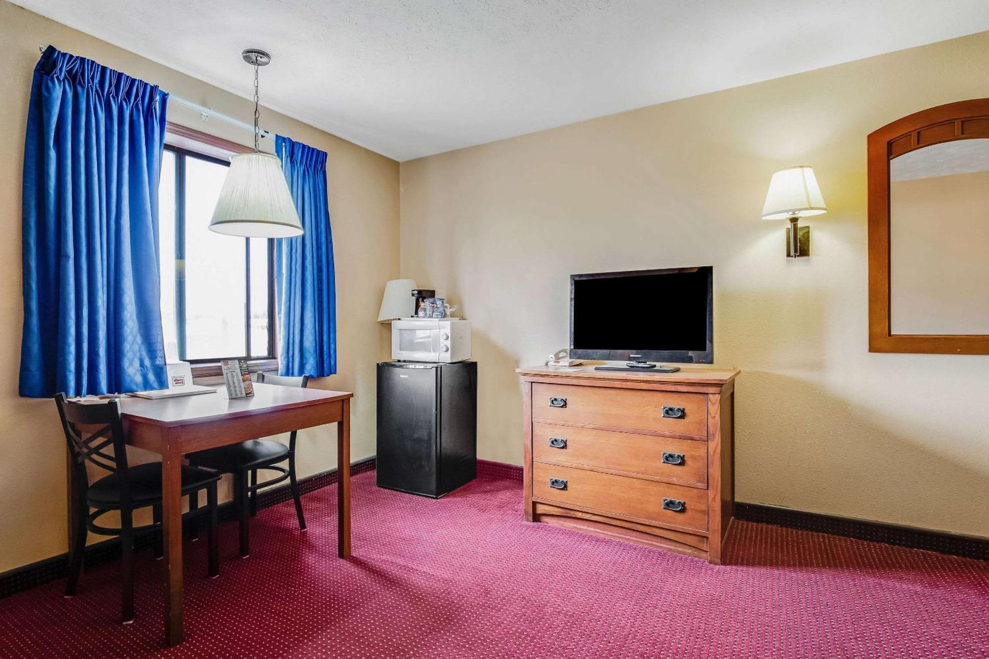 Econo Lodge Junction City I-70 Near Fort Riley Extérieur photo
