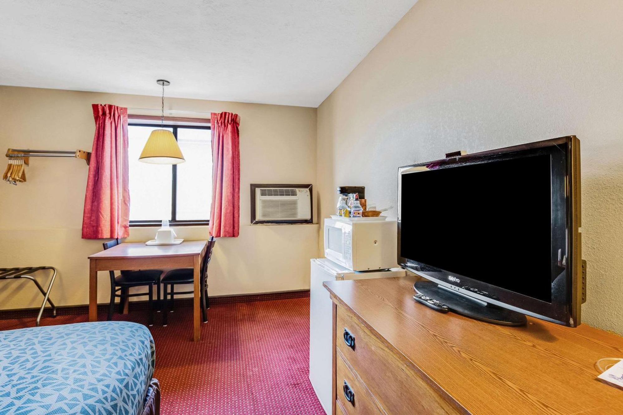 Econo Lodge Junction City I-70 Near Fort Riley Extérieur photo